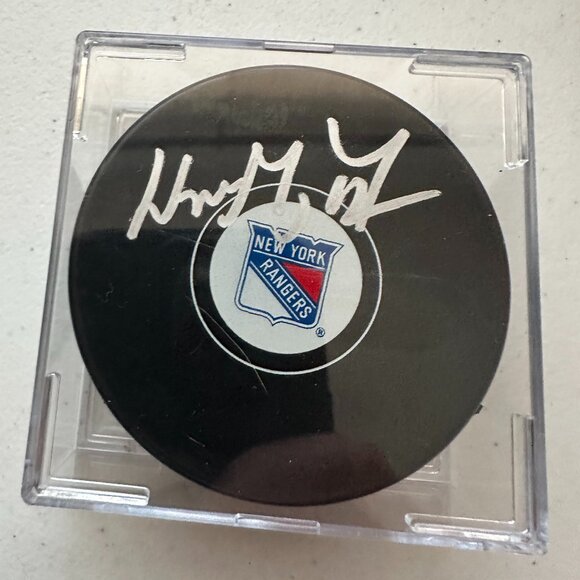 Wayne Gretzky signed New York Rangers autographed NHL hockey puck +case COA 840A - Picture 1 of 7
